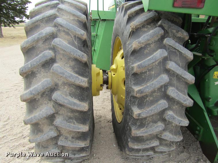 image for item DE6715 1992 John Deere 8560 4WD tractor