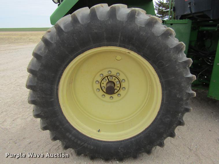 image for item DE6715 1992 John Deere 8560 4WD tractor