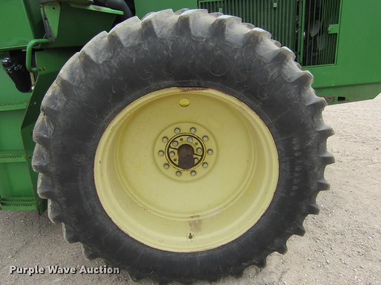 image for item DE6715 1992 John Deere 8560 4WD tractor