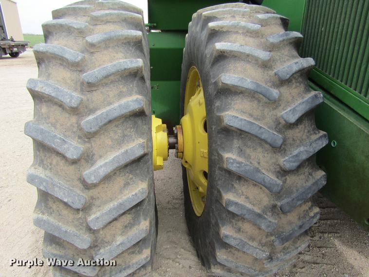 image for item DE6715 1992 John Deere 8560 4WD tractor