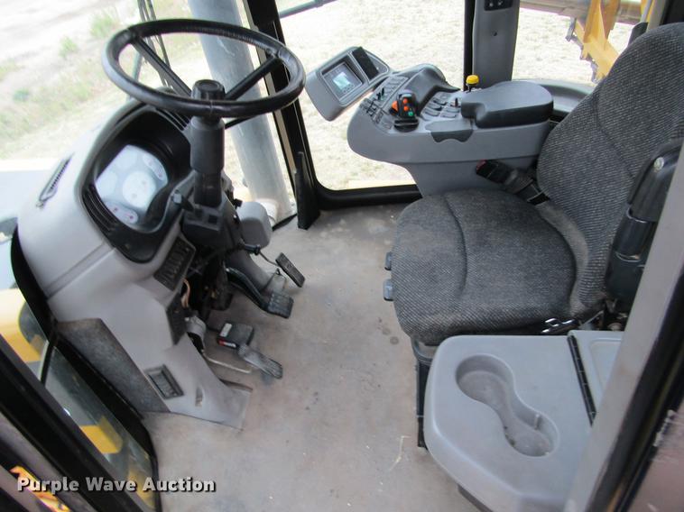 image for item DE6729 2009 Ag-Chem TerraGator 8204 dry applicator