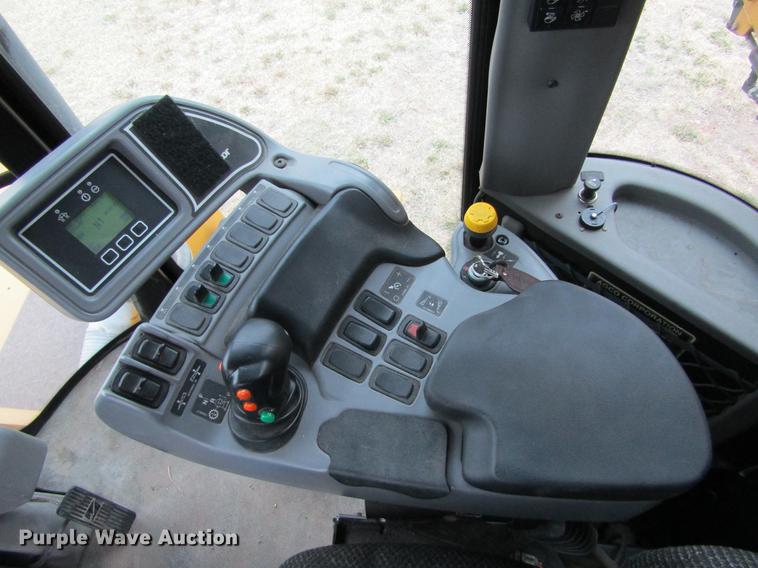 image for item DE6729 2009 Ag-Chem TerraGator 8204 dry applicator