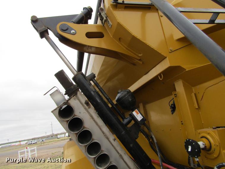 image for item DE6729 2009 Ag-Chem TerraGator 8204 dry applicator