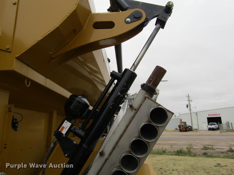 image for item DE6729 2009 Ag-Chem TerraGator 8204 dry applicator