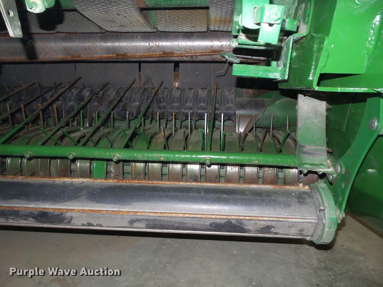 image for item DZ9230 2012 John Deere 568 round baler