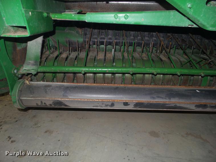 image for item DZ9230 2012 John Deere 568 round baler
