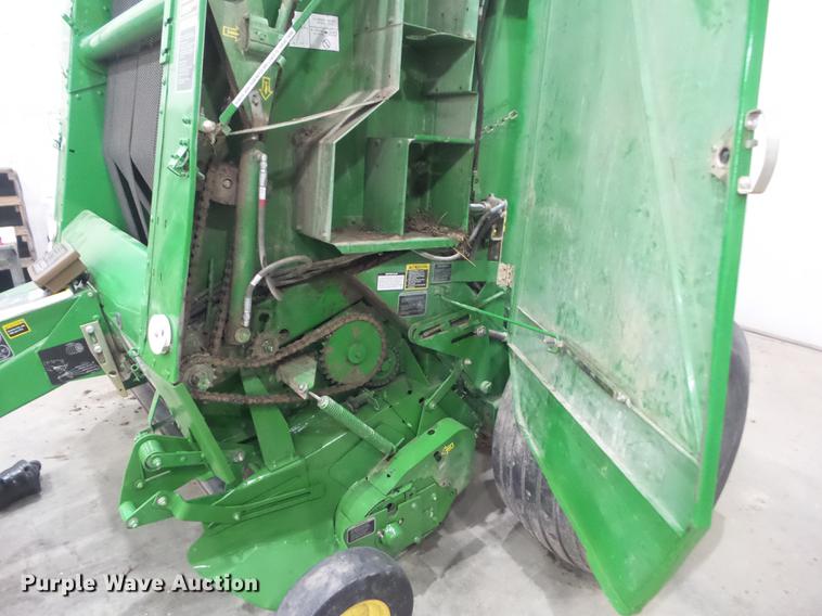 image for item DZ9230 2012 John Deere 568 round baler