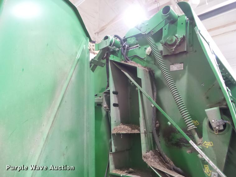 image for item DZ9230 2012 John Deere 568 round baler