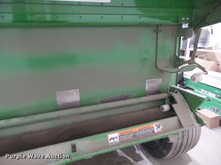 image for item DZ9230 2012 John Deere 568 round baler