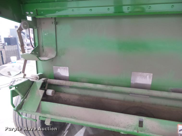 image for item DZ9230 2012 John Deere 568 round baler