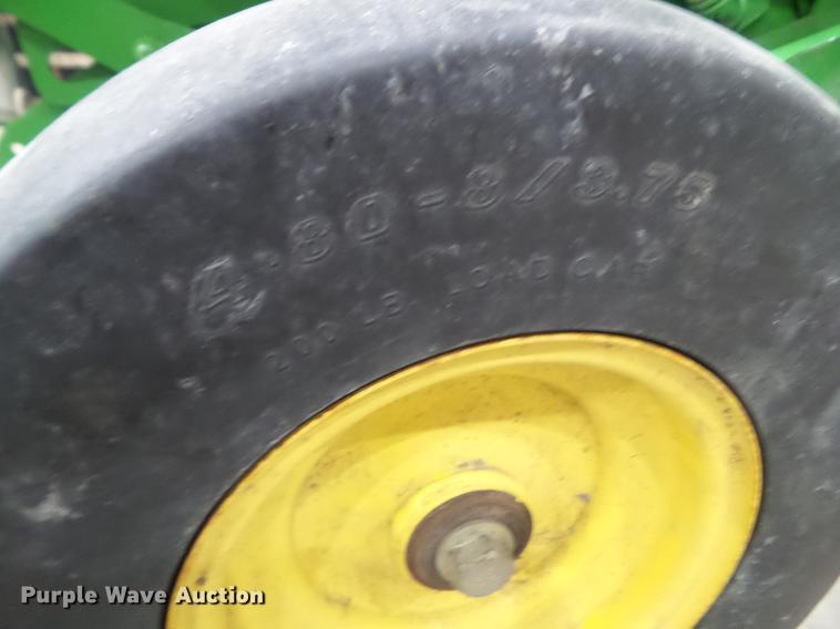 image for item DZ9230 2012 John Deere 568 round baler