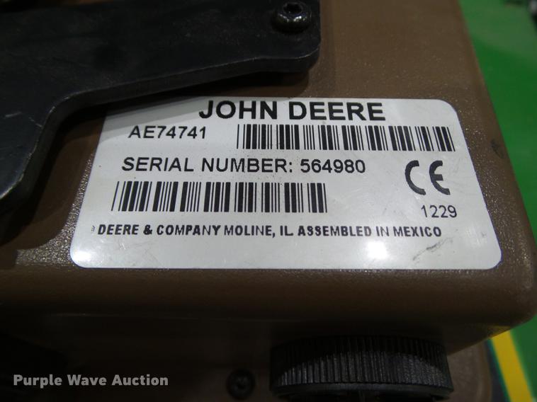 image for item DZ9230 2012 John Deere 568 round baler