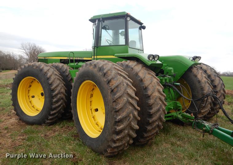 image for item EJ9932 1985 John Deere 8850 4WD tractor