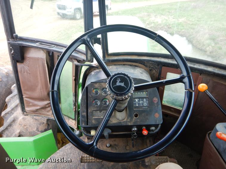 image for item EJ9932 1985 John Deere 8850 4WD tractor