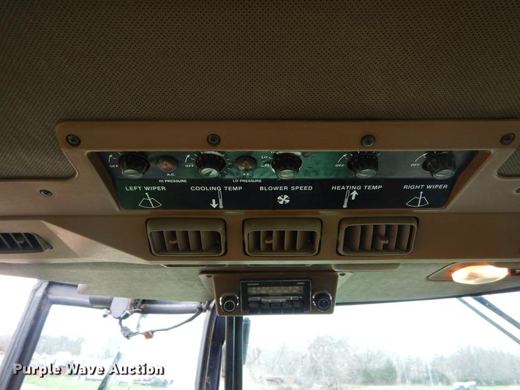 image for item EJ9932 1985 John Deere 8850 4WD tractor