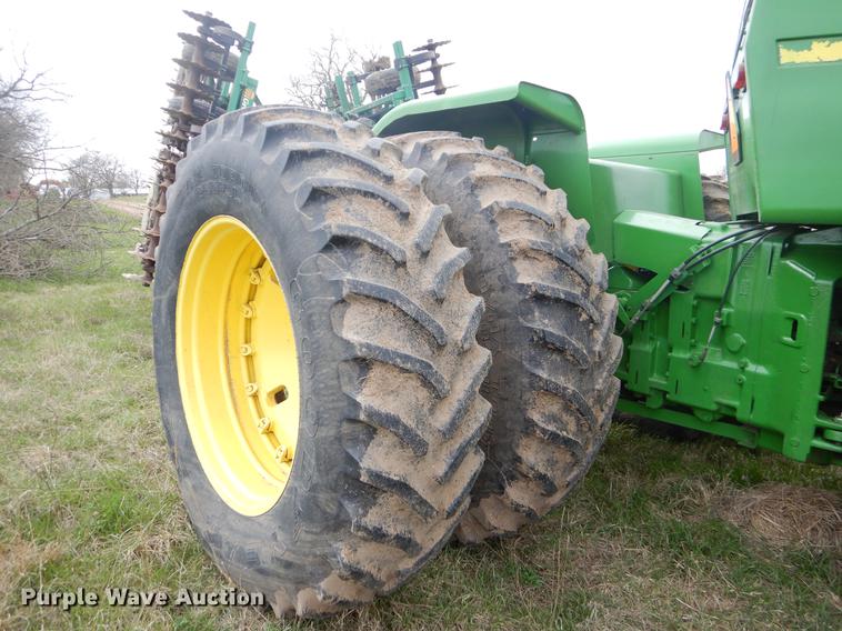 image for item EJ9932 1985 John Deere 8850 4WD tractor