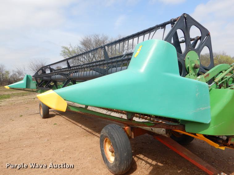 image for item EJ9946 1996 John Deere 925F flex head