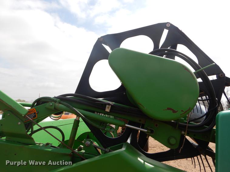 image for item EJ9946 1996 John Deere 925F flex head