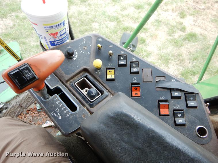 image for item EJ9951 1994 John Deere 9500 combine