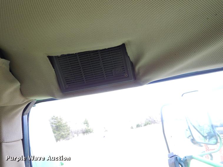 image for item EJ9951 1994 John Deere 9500 combine