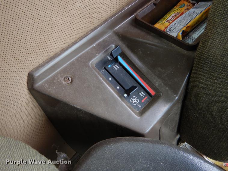 image for item EJ9951 1994 John Deere 9500 combine