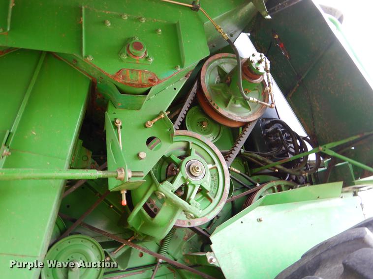 image for item EJ9951 1994 John Deere 9500 combine