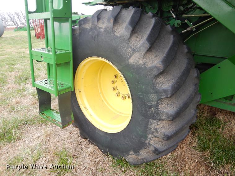 image for item EJ9951 1994 John Deere 9500 combine