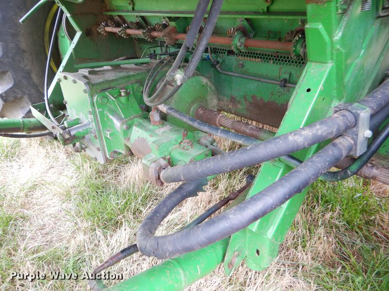 image for item EJ9951 1994 John Deere 9500 combine