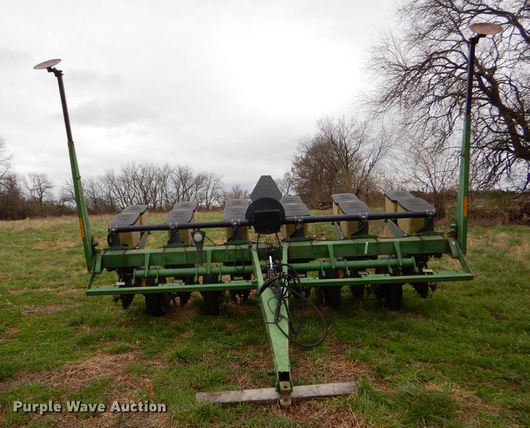 image for item EJ9957 John Deere 7200 Max Emerge 2 planter