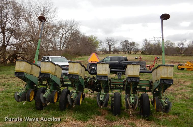 image for item EJ9957 John Deere 7200 Max Emerge 2 planter