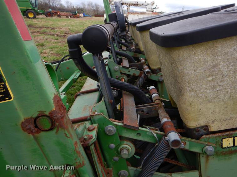 image for item EJ9957 John Deere 7200 Max Emerge 2 planter