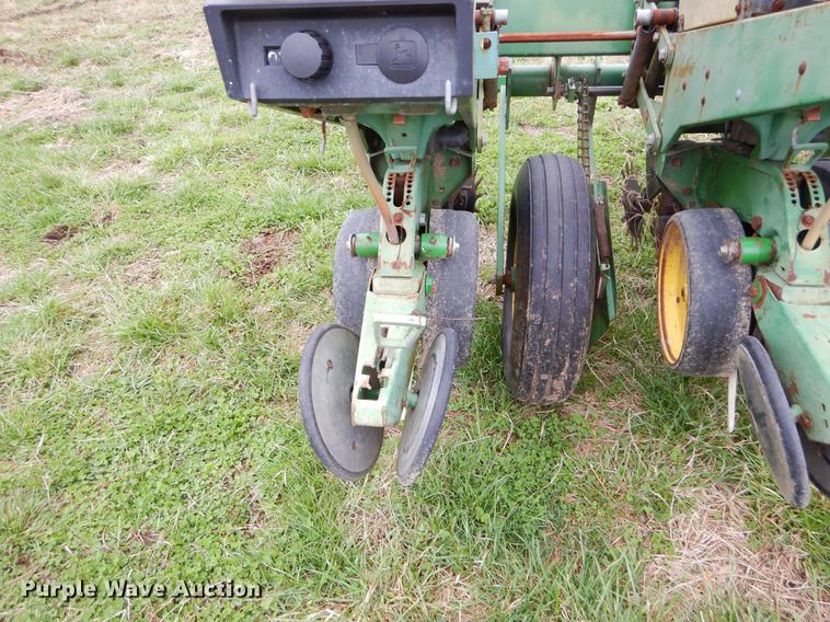 image for item EJ9957 John Deere 7200 Max Emerge 2 planter