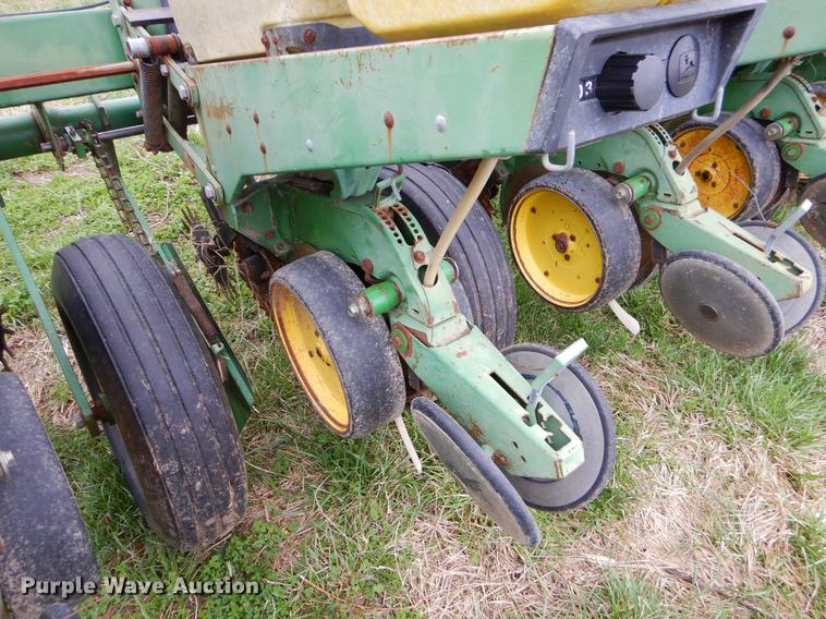 image for item EJ9957 John Deere 7200 Max Emerge 2 planter