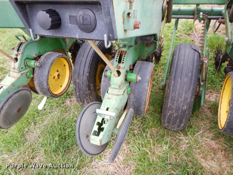 image for item EJ9957 John Deere 7200 Max Emerge 2 planter