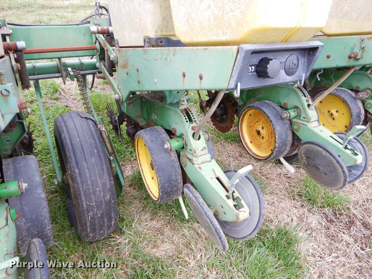 image for item EJ9957 John Deere 7200 Max Emerge 2 planter
