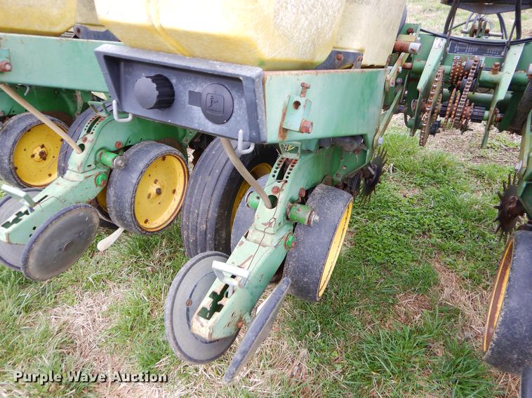 image for item EJ9957 John Deere 7200 Max Emerge 2 planter