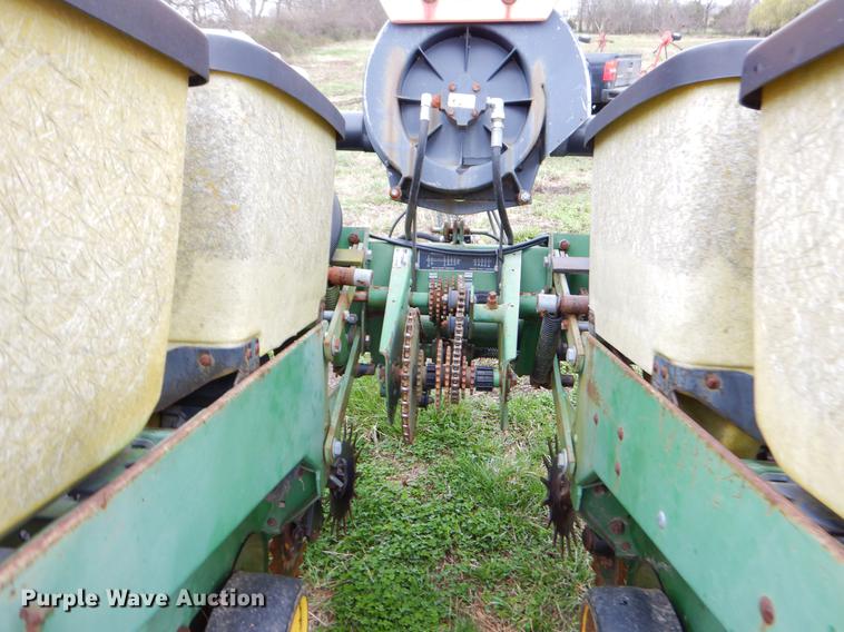 image for item EJ9957 John Deere 7200 Max Emerge 2 planter