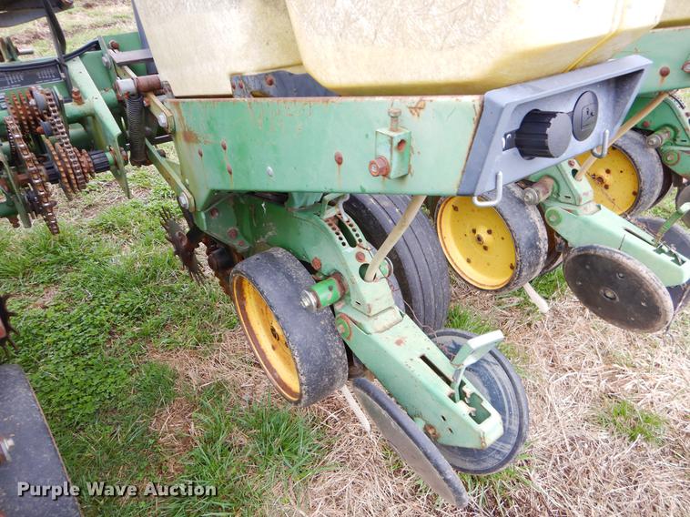 image for item EJ9957 John Deere 7200 Max Emerge 2 planter
