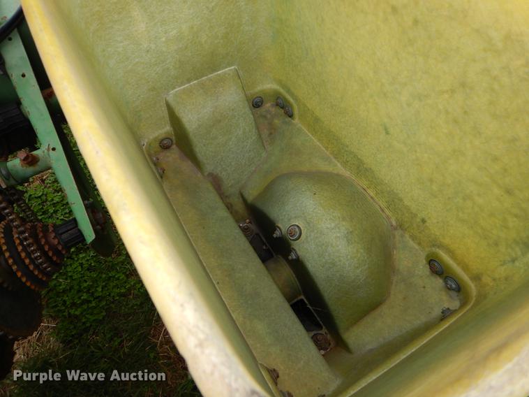 image for item EJ9957 John Deere 7200 Max Emerge 2 planter