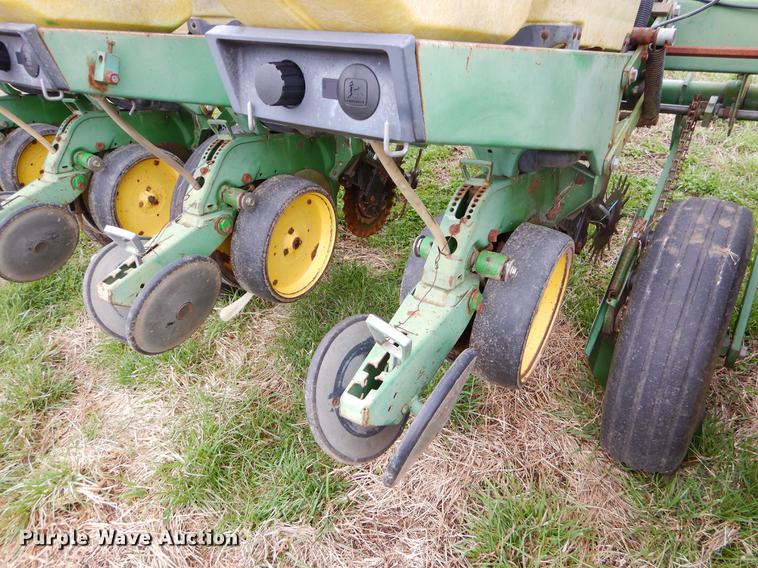 image for item EJ9957 John Deere 7200 Max Emerge 2 planter