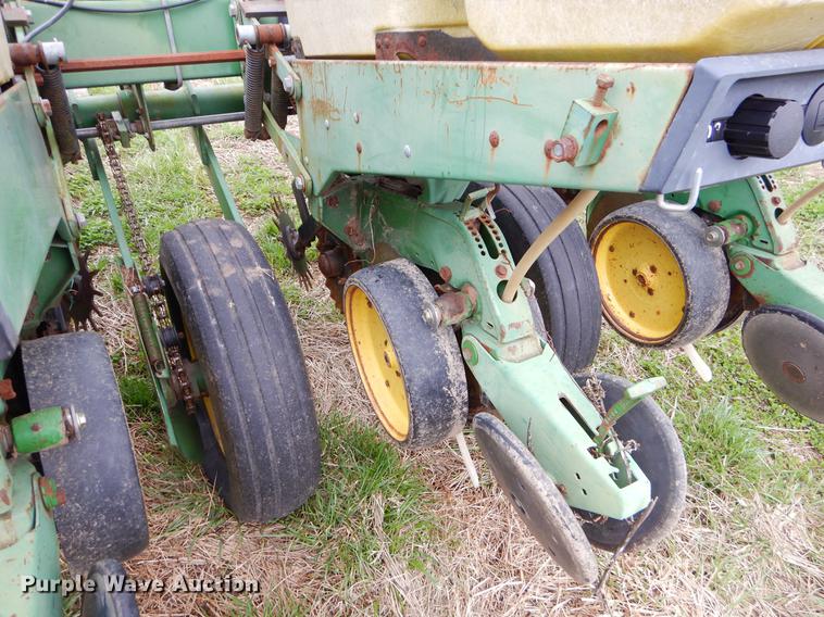 image for item EJ9957 John Deere 7200 Max Emerge 2 planter