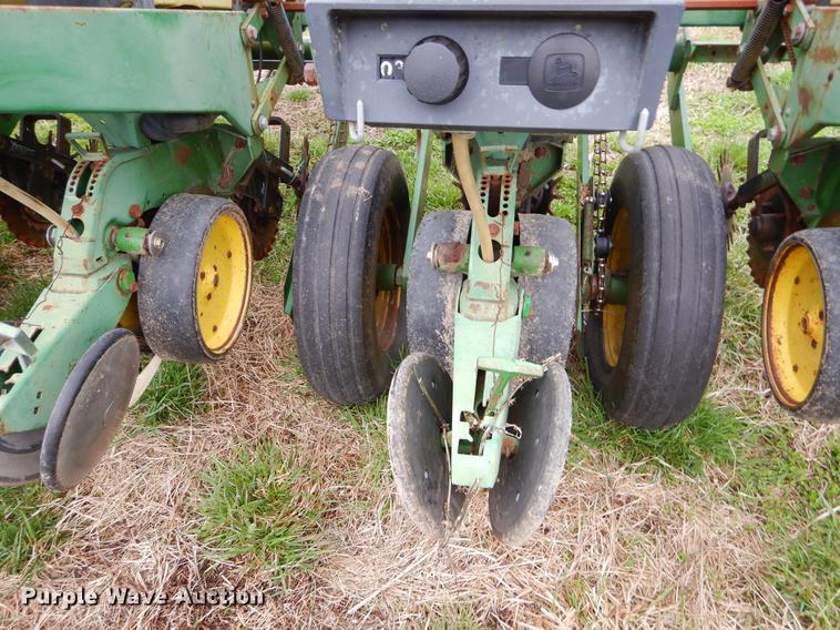 image for item EJ9957 John Deere 7200 Max Emerge 2 planter