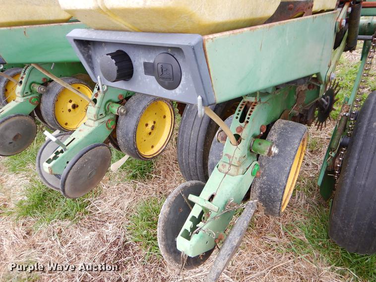 image for item EJ9957 John Deere 7200 Max Emerge 2 planter