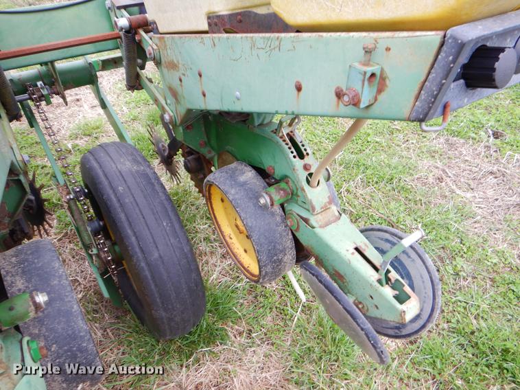 image for item EJ9957 John Deere 7200 Max Emerge 2 planter