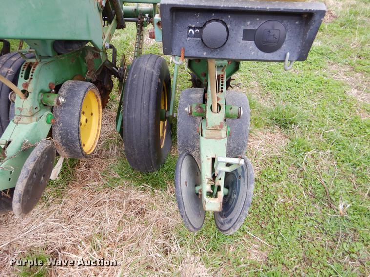 image for item EJ9957 John Deere 7200 Max Emerge 2 planter