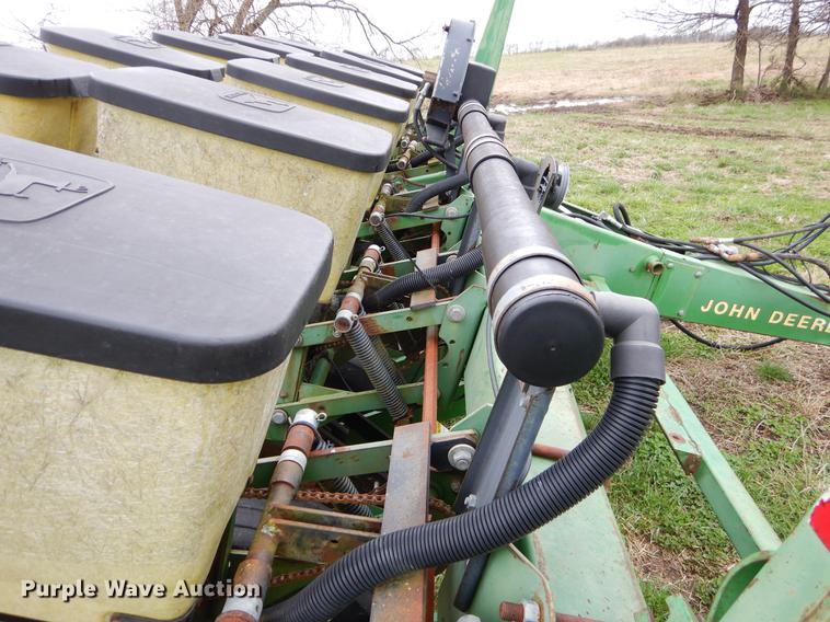 image for item EJ9957 John Deere 7200 Max Emerge 2 planter