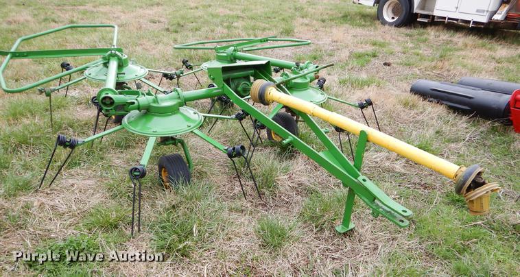 image for item EJ9965 John Deere tedder