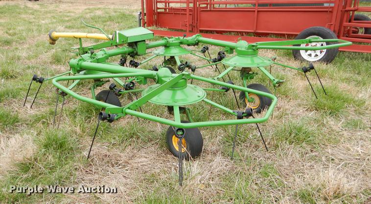 image for item EJ9965 John Deere tedder