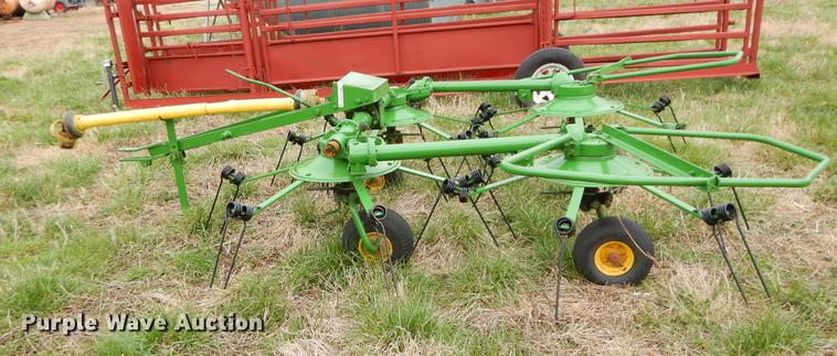 image for item EJ9965 John Deere tedder