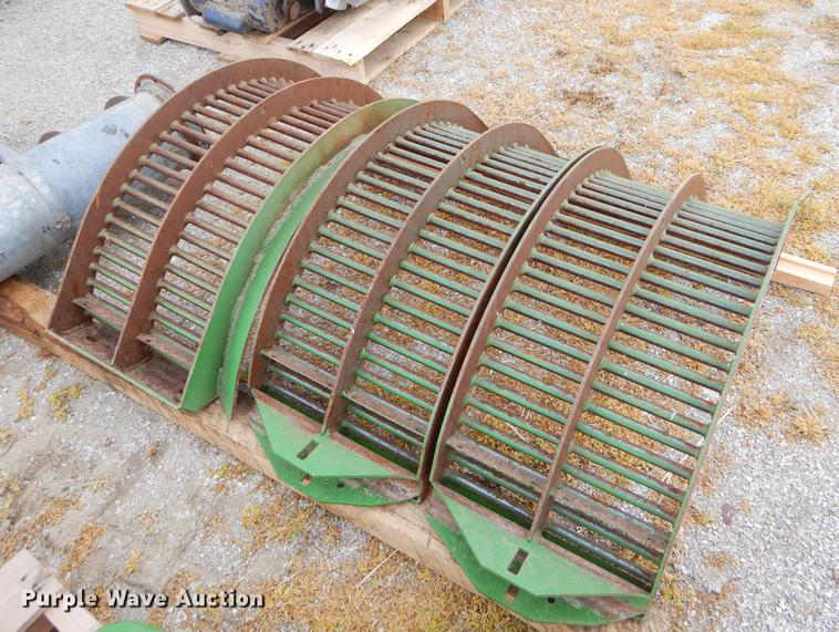 image for item EJ9981 John Deere round bar concaves